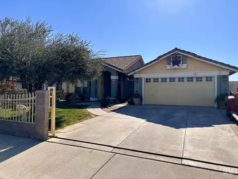 Exterior - 707 Fairview Rd, Bakersfield, CA 93307 photo 2 of 5