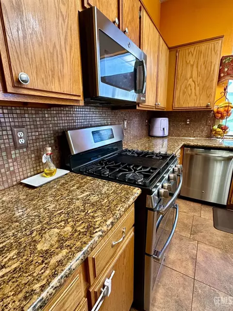 Kitchen - 707 Fairview Rd, Bakersfield, CA 93307 photo 3 of 3