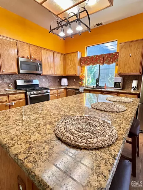 Kitchen - 707 Fairview Rd, Bakersfield, CA 93307 photo 2 of 3