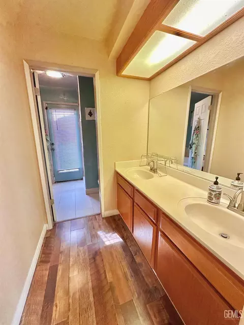 Bath - 707 Fairview Rd, Bakersfield, CA 93307 photo 1 of 3