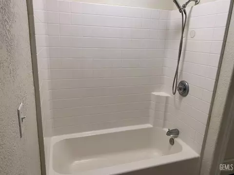 Bath - 405 A St, Taft, CA 93268 photo 2 of 2