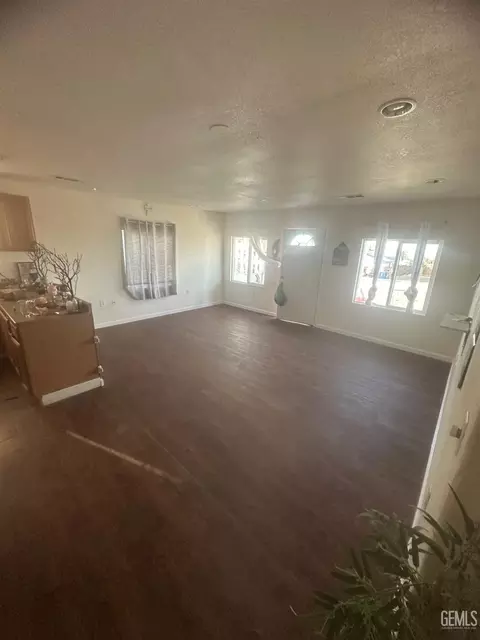 Living - 405 A St, Taft, CA 93268 photo 1 of 1