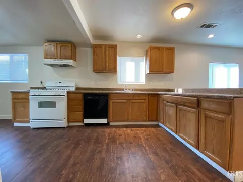Kitchen - 405 A St, Taft, CA 93268 photo 1 of 1