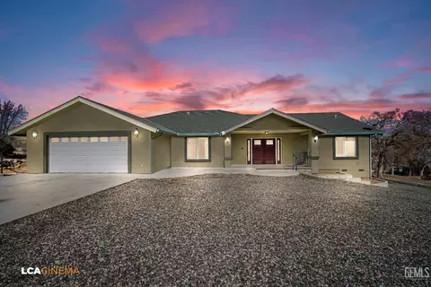 3909 Seclusion Rd, Lake Isabella, CA 93240