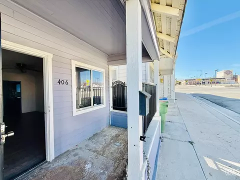 406 5th St, Taft, CA 93268 photo 2