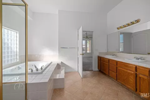 607 Echo Summit Dr, Bakersfield, CA 93312 photo 20