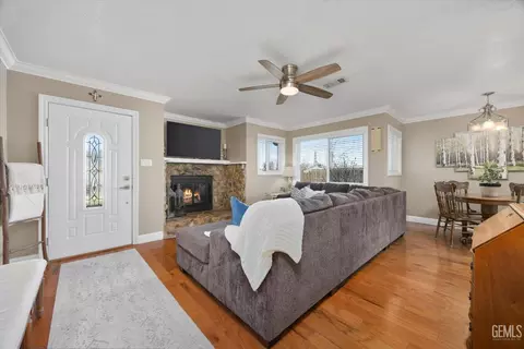 19700 Luana Dr, Tehachapi, CA 93561 photo 4