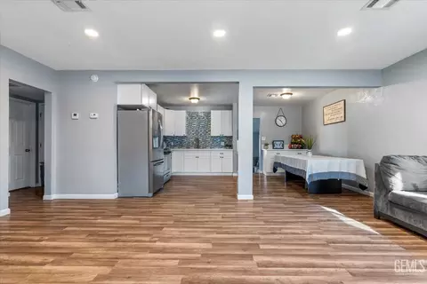 320 E Fairview Rd, Bakersfield, CA 93307 photo 11