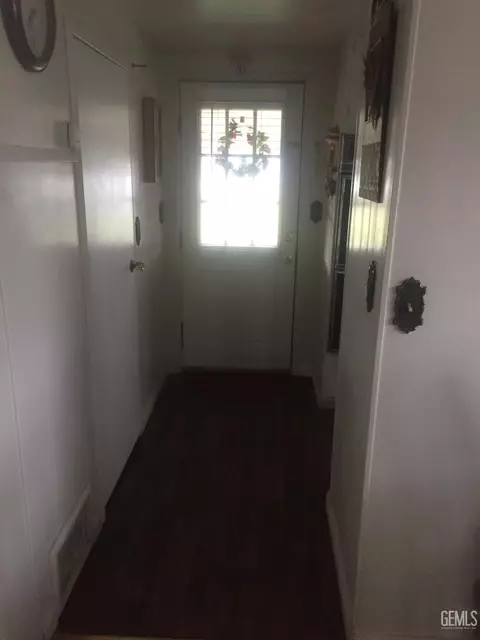 Entry Way - 107 Pierce St, Taft, CA 93268 photo 1 of 1