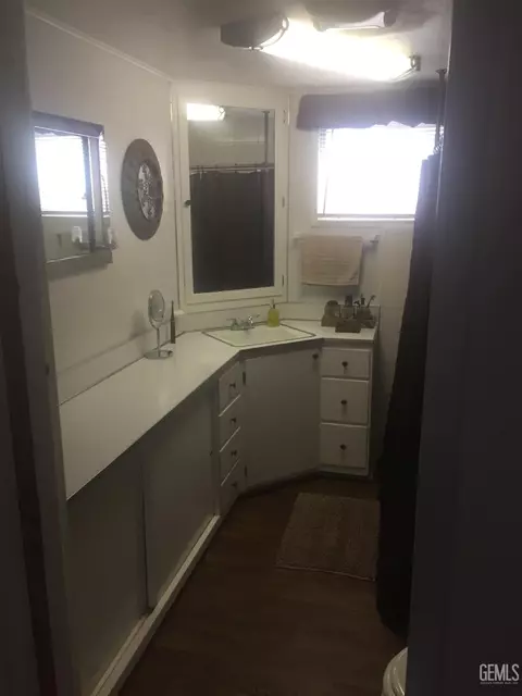 Bath - 107 Pierce St, Taft, CA 93268 photo 1 of 1