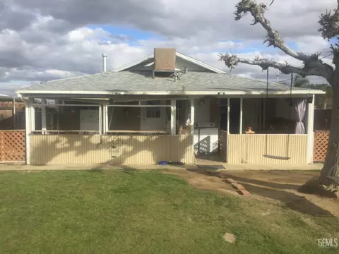 Exterior - 107 Pierce St, Taft, CA 93268 photo 2 of 4