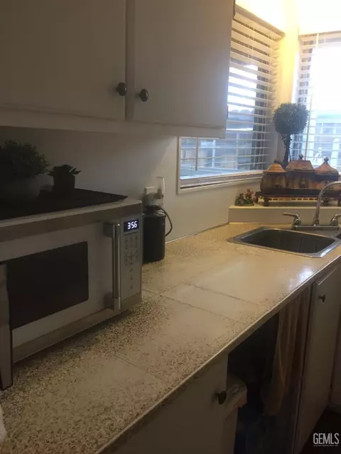 Kitchen - 107 Pierce St, Taft, CA 93268 photo 3 of 4