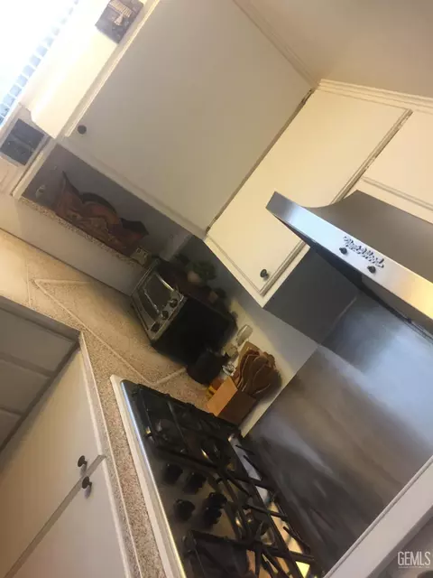 Kitchen - 107 Pierce St, Taft, CA 93268 photo 4 of 4
