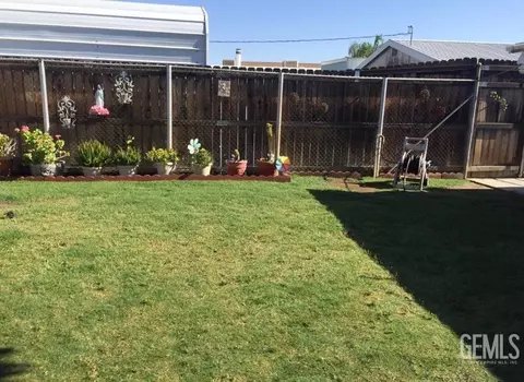 Exterior - 107 Pierce St, Taft, CA 93268 photo 3 of 4