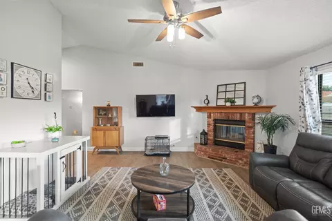 335 Bree Dr, Shafter, CA 93263 photo 9