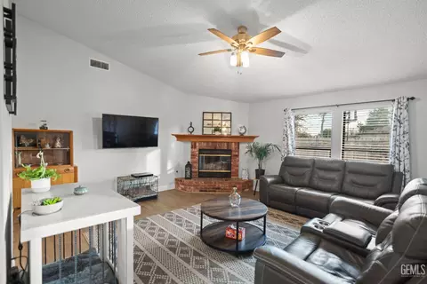 335 Bree Dr, Shafter, CA 93263 photo 8