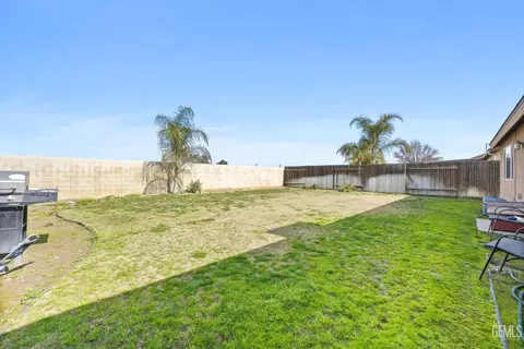Exterior - 2604 Rain Dr, Bakersfield, CA 93313 photo 4 of 6