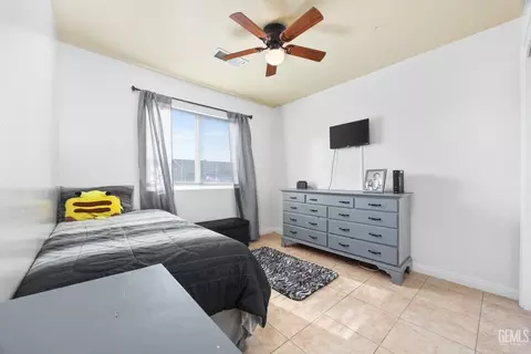 Bedroom - 2604 Rain Dr, Bakersfield, CA 93313 photo 3 of 4