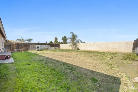 Exterior - 2604 Rain Dr, Bakersfield, CA 93313 photo 6 of 6