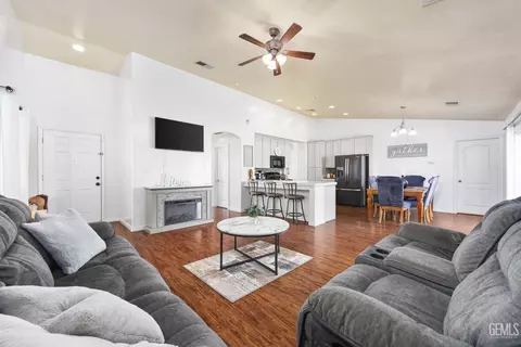 Other - 2604 Rain Dr, Bakersfield, CA 93313 photo 2 of 8
