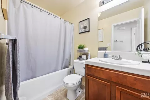 Bath - 2604 Rain Dr, Bakersfield, CA 93313 photo 1 of 2
