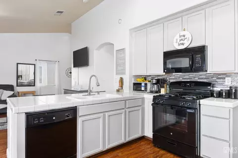 Kitchen - 2604 Rain Dr, Bakersfield, CA 93313 photo 4 of 4