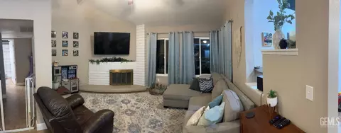 Living - 7117 Hanover Cir, Bakersfield, CA 93309 photo 3 of 3