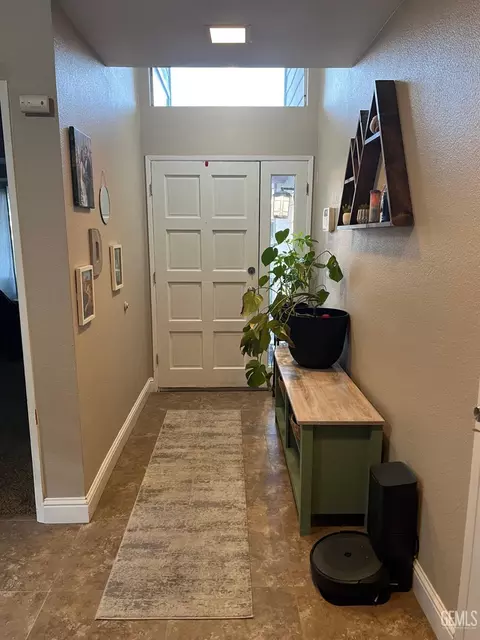 Entry Way - 7117 Hanover Cir, Bakersfield, CA 93309 photo 1 of 1