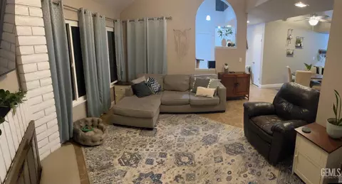 Living - 7117 Hanover Cir, Bakersfield, CA 93309 photo 2 of 3