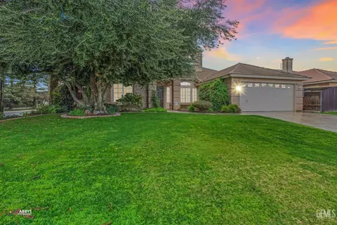 10901 Delusion Dr, Bakersfield, CA 93311
