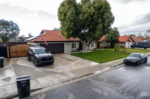 209 Manzanillo Dr, Bakersfield, CA 93314