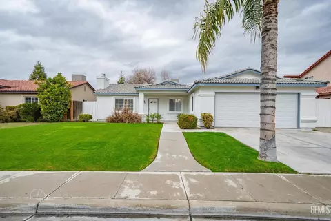 5422 Los Amigos Dr, Bakersfield, CA 93307