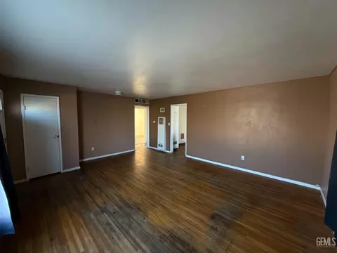 313 Van Buren St, Taft, CA 93268 photo 3