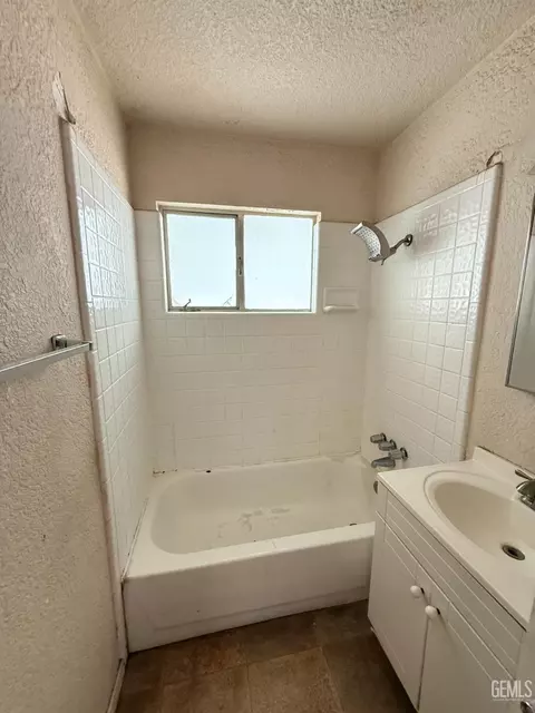 313 Van Buren St, Taft, CA 93268 photo 9