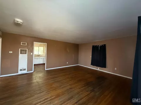 313 Van Buren St, Taft, CA 93268 photo 2