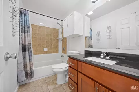 Bath - 707 A St, Taft, CA 93268 photo 1 of 1