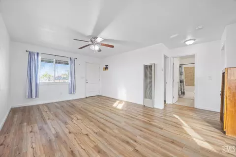 Living - 707 A St, Taft, CA 93268 photo 2 of 2