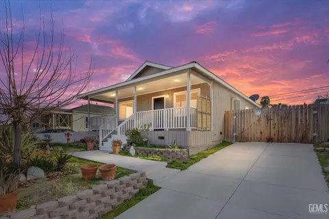 Exterior - 707 A St, Taft, CA 93268 photo 1 of 10