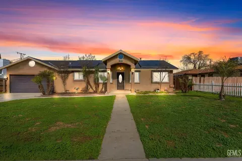 11088 Kay Ln, Hanford, CA 93230