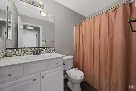 Bath - 3207 Watergrass Rd, Bakersfield, CA 93306 photo 3 of 4