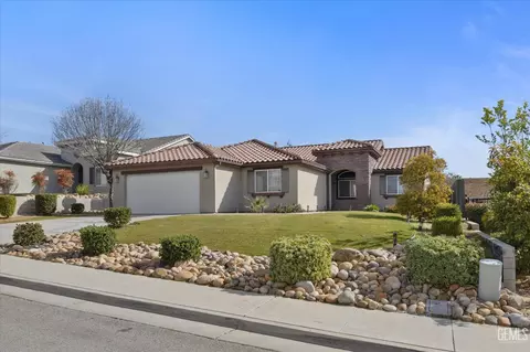 Exterior - 3207 Watergrass Rd, Bakersfield, CA 93306 photo 3 of 8