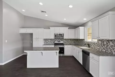 Kitchen - 3207 Watergrass Rd, Bakersfield, CA 93306 photo 2 of 3