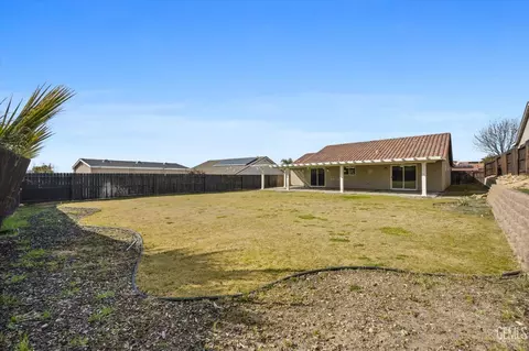 Exterior - 3207 Watergrass Rd, Bakersfield, CA 93306 photo 7 of 8
