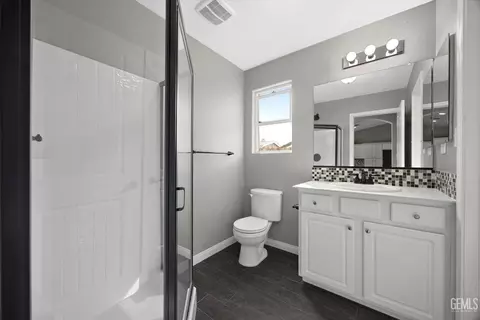 Bath - 3207 Watergrass Rd, Bakersfield, CA 93306 photo 4 of 4