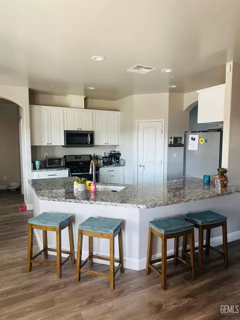 Kitchen - 615 Manhattan St, Shafter, CA 93263 photo 2 of 2