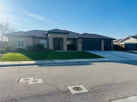 Exterior - 615 Manhattan St, Shafter, CA 93263 photo 3 of 8
