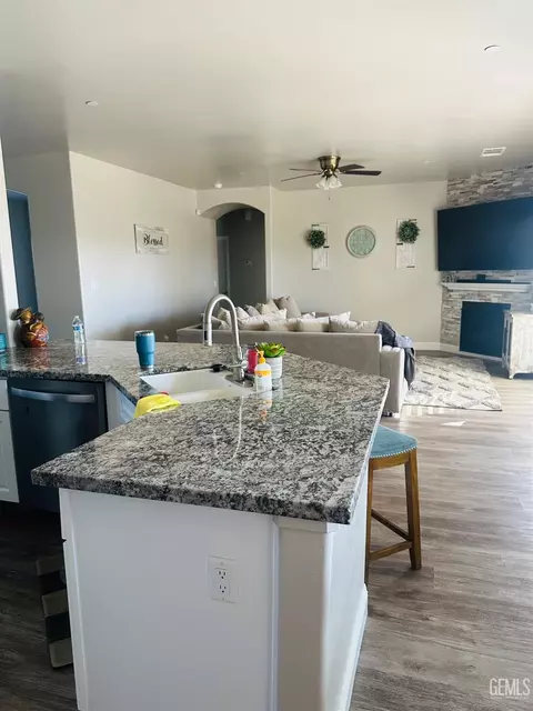 Kitchen - 615 Manhattan St, Shafter, CA 93263 photo 1 of 2
