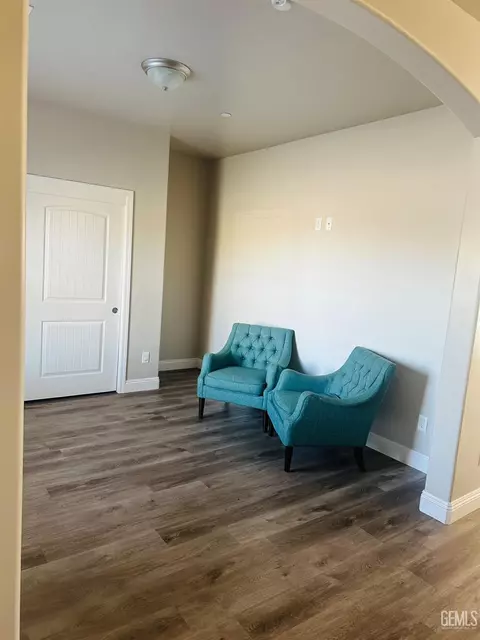 Entry Way - 615 Manhattan St, Shafter, CA 93263 photo 2 of 5