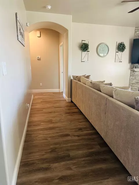 Entry Way - 615 Manhattan St, Shafter, CA 93263 photo 1 of 5
