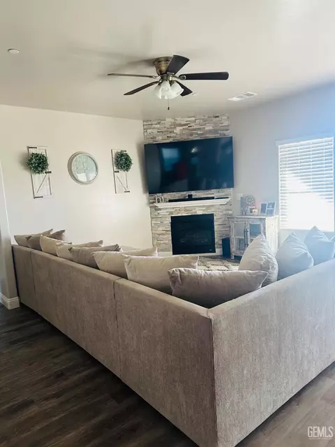 Other - 615 Manhattan St, Shafter, CA 93263 photo 1 of 2